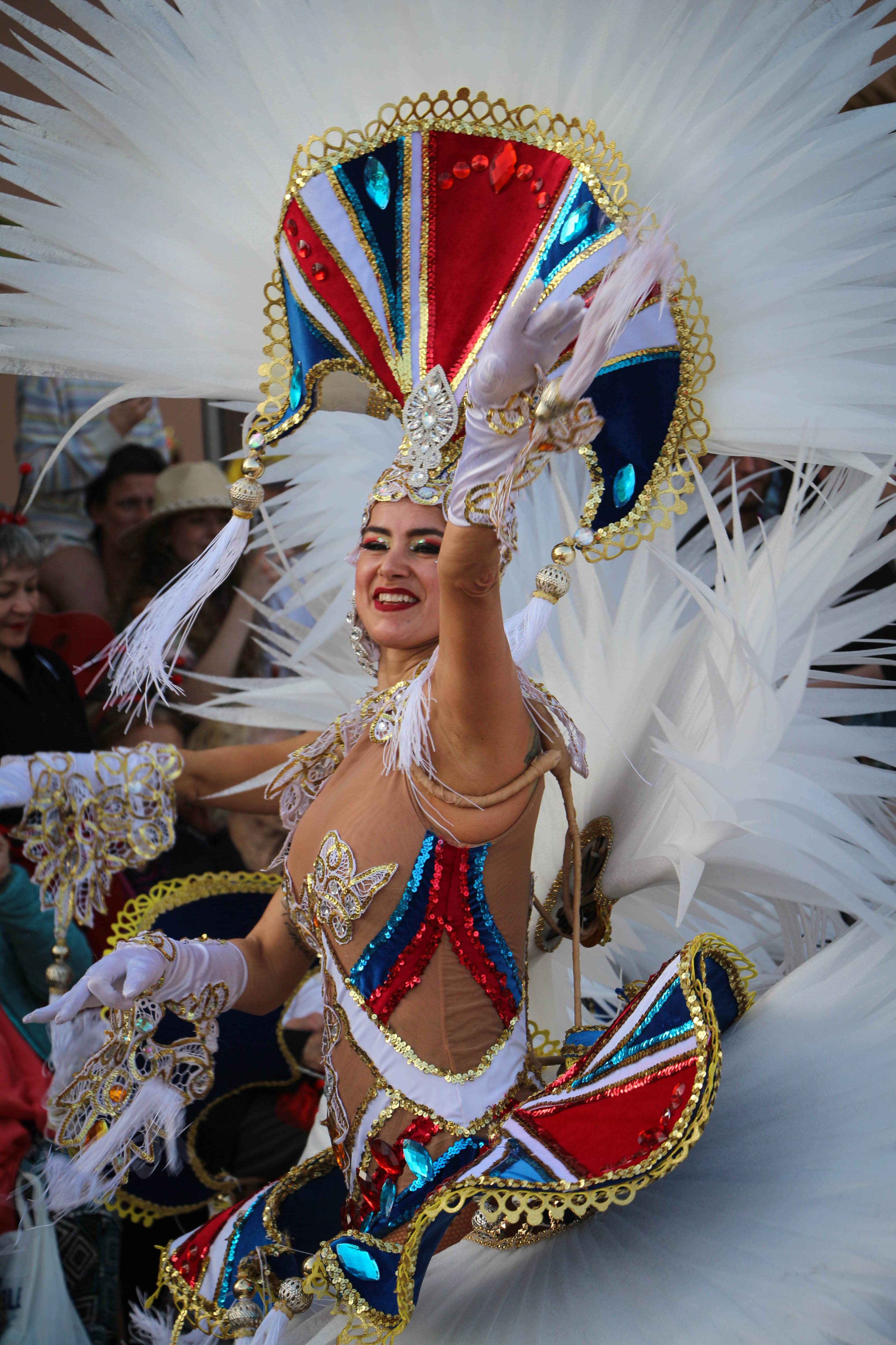 Portrait d'une femme déguisée pour le carnaval de Tenerife